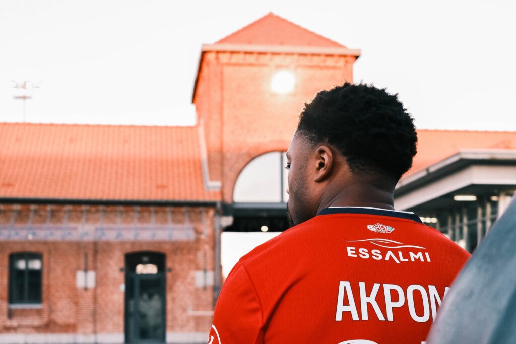 Akpom Renforce le LOSC : Un Prêt Stratégique pour l'Avenir des Dogues