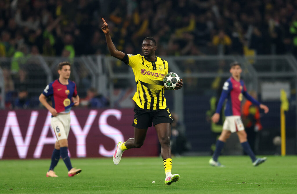 Borussia Dortmund : Une Victoire Émouvante Contre le FC Barcelona qui Ne Suffit Pas