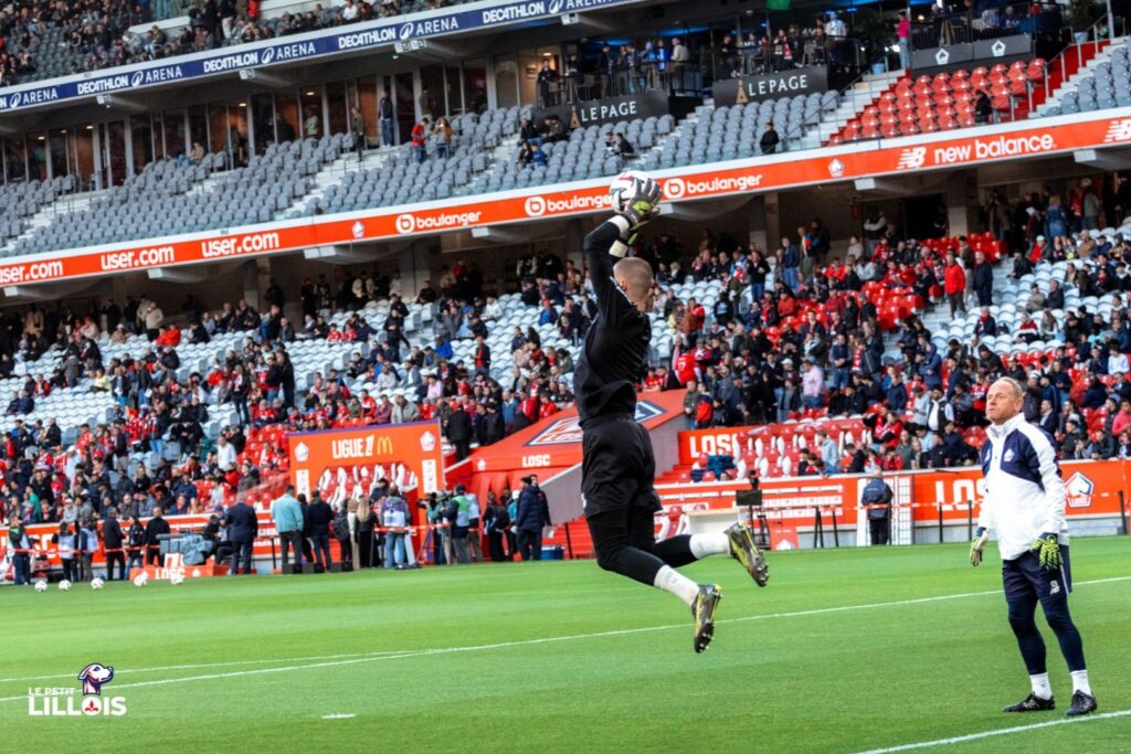 Lucas Chevalier : Le Gardien Étoile de Lille OSC qui Révolutionne la Ligue 1