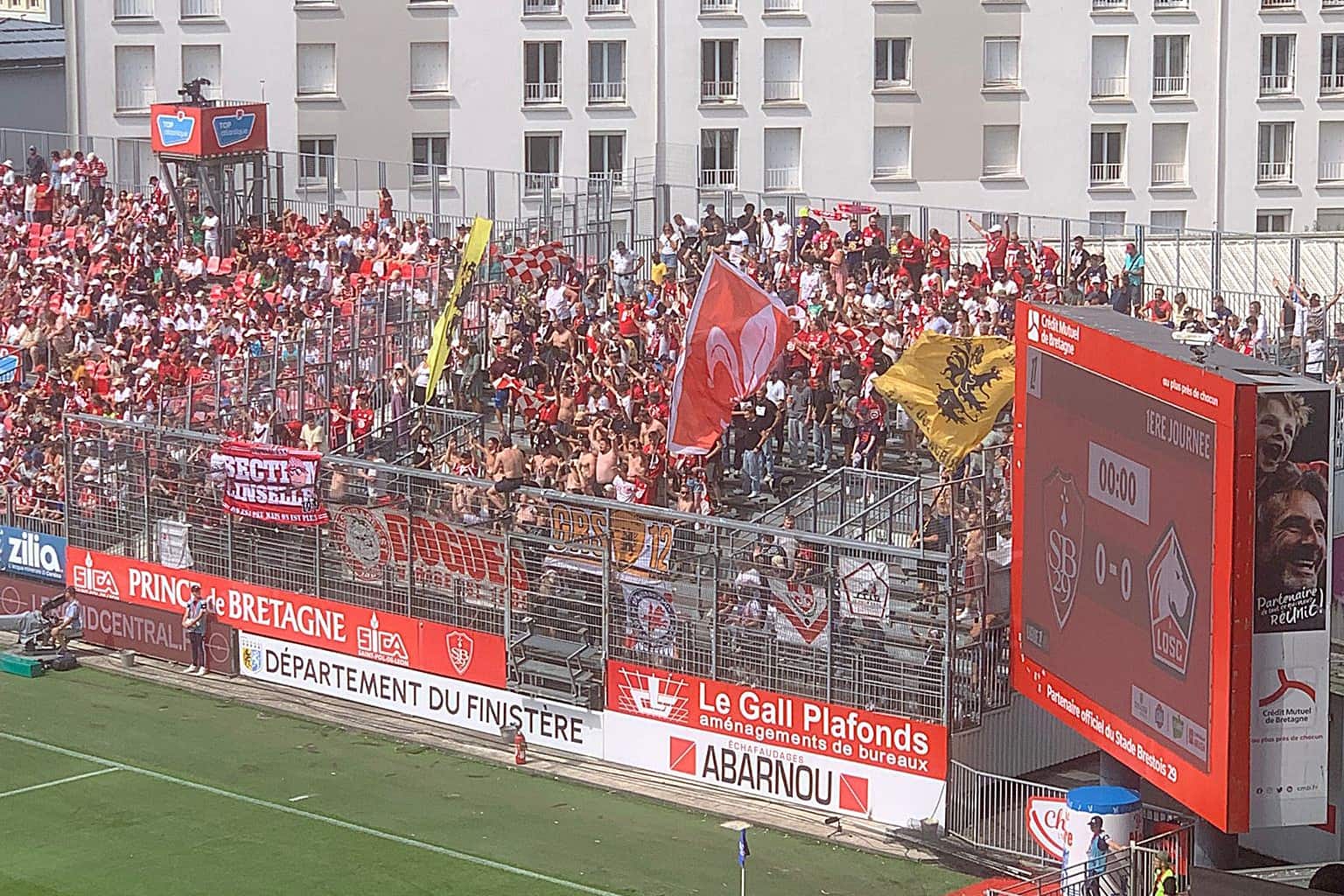 Affluence record pour le LOSC à Brest : Retour sur une première journée de Ligue 1 électrisante