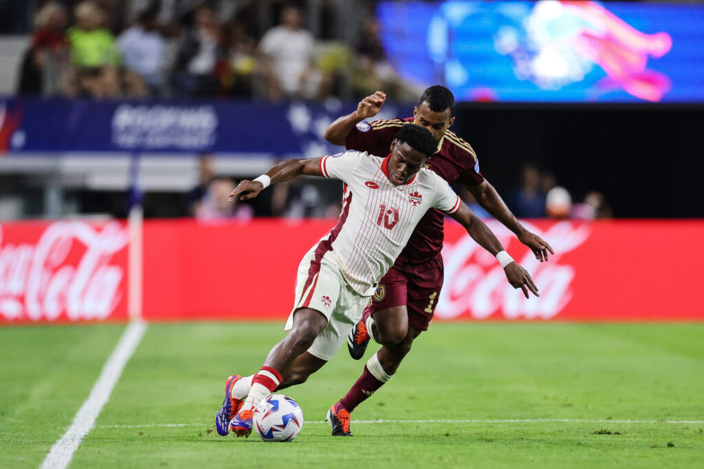 Jonathan David : Le Pilier de l'Équipe Canada pour les Matchs Cruciaux de Mars